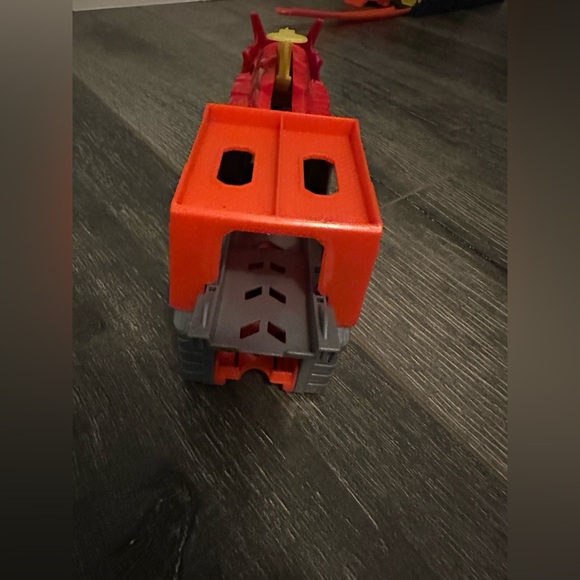 Hot Wheels Dragon Launch Transporter Vehicle - Picture 4 of 7